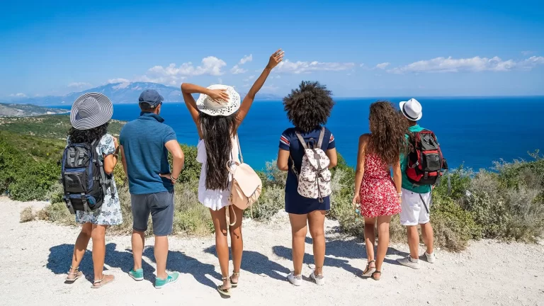 230725152449-01-group-friend-vacation-tips-top